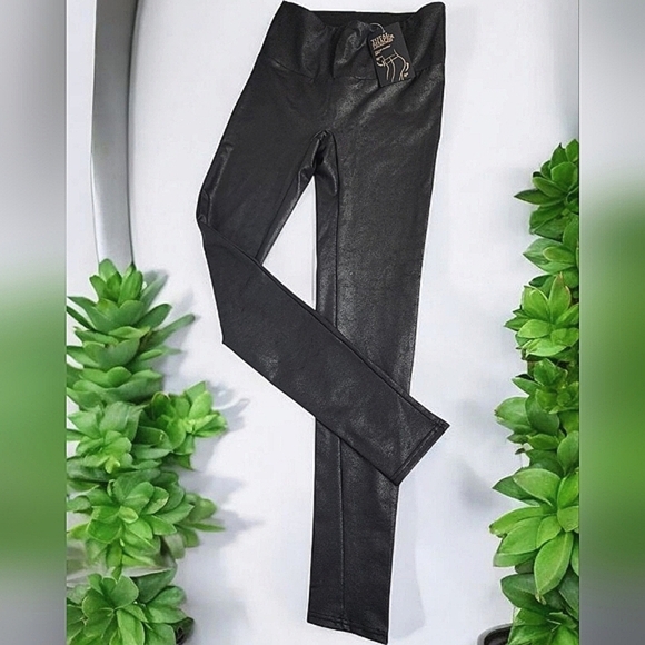 🔥Calzedonia Sleek Black Leggings with Slim-Fit Design🔥XS - Picture 1 of 5
